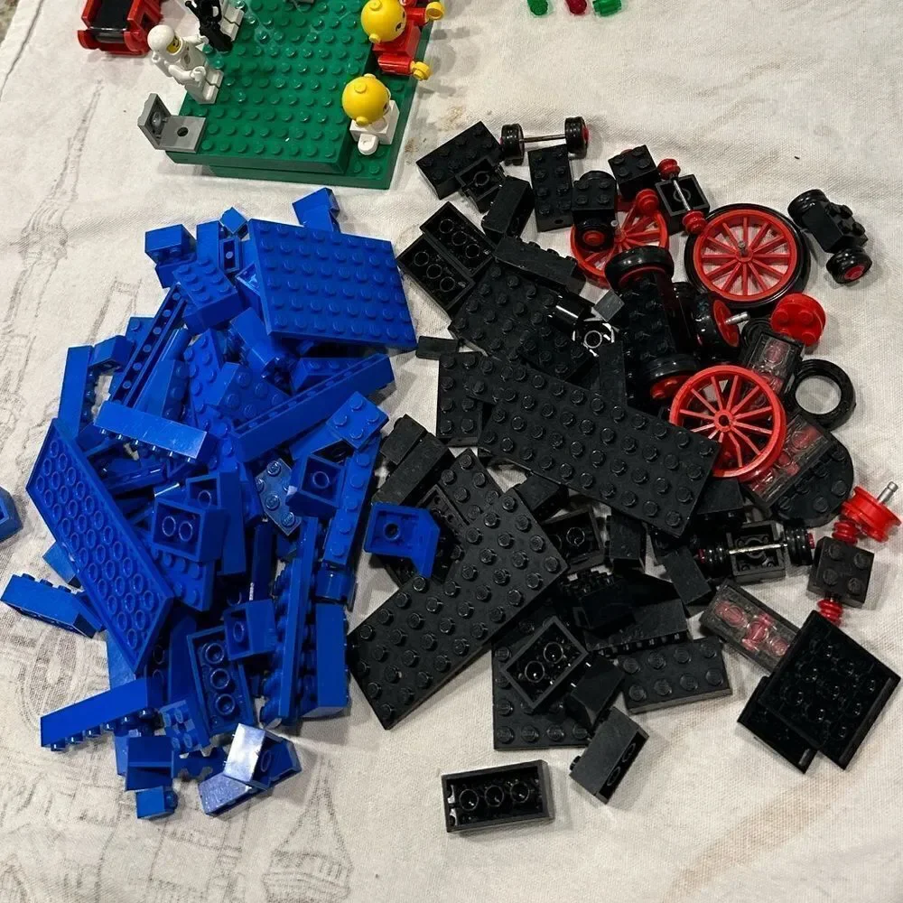 Lego Vintage 1970’s & 80’s  lot, rare pieces,lots of pieces